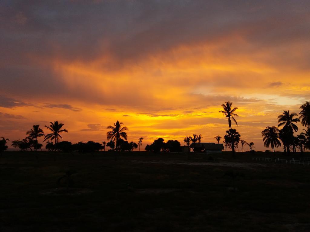 Wera Beach Kadumbul Exterior photo