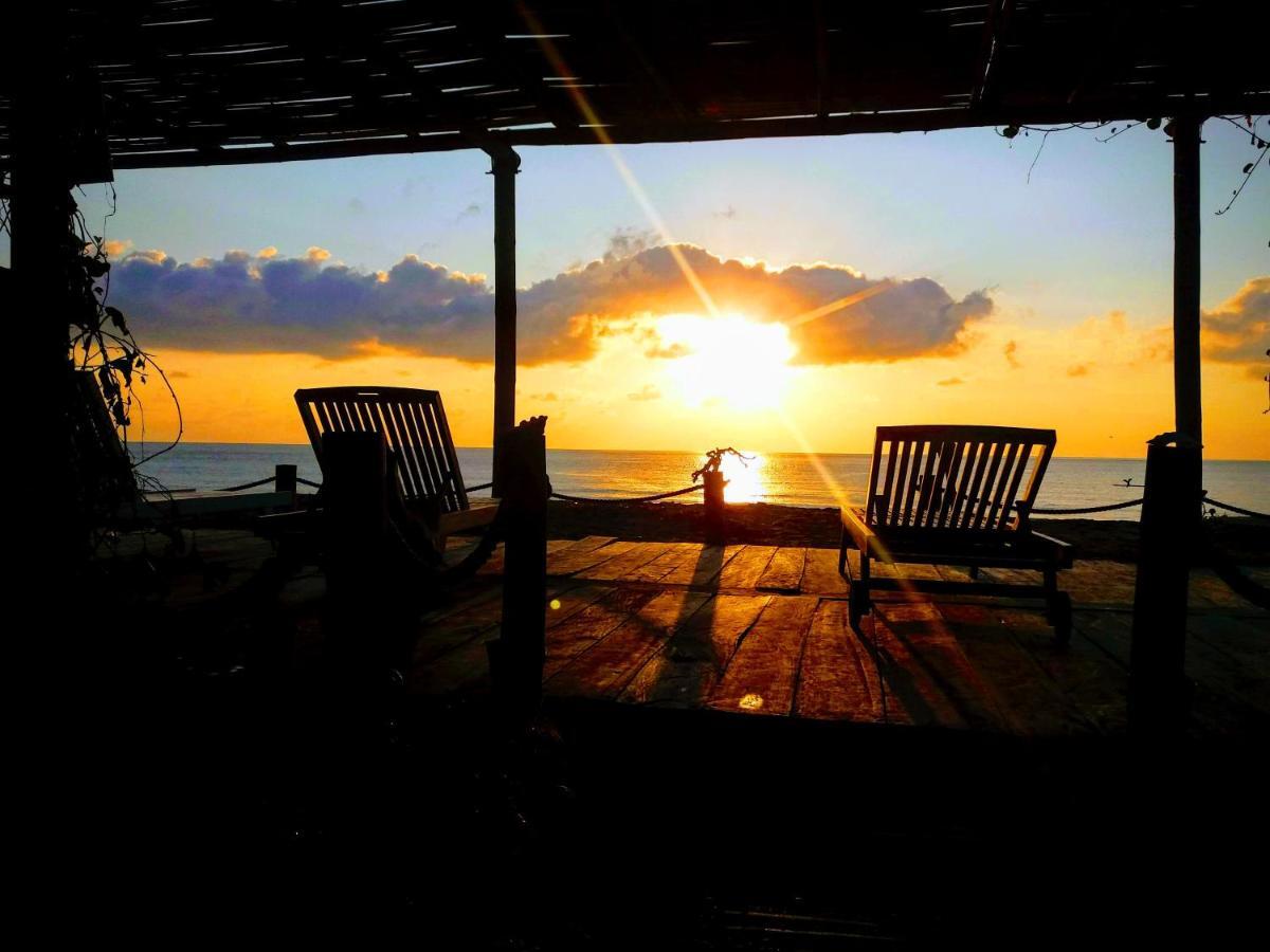 Wera Beach Kadumbul Exterior photo